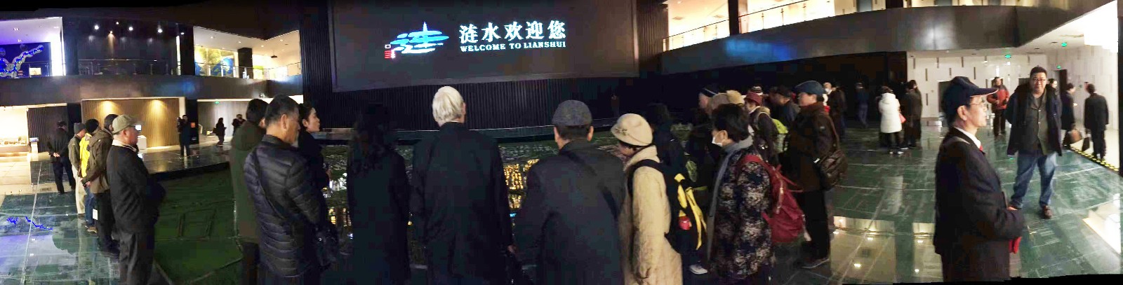 1487222177383091W9l9.jpg 8 漣水規劃館人頭涌動,外來客商來館參觀考察.jpg